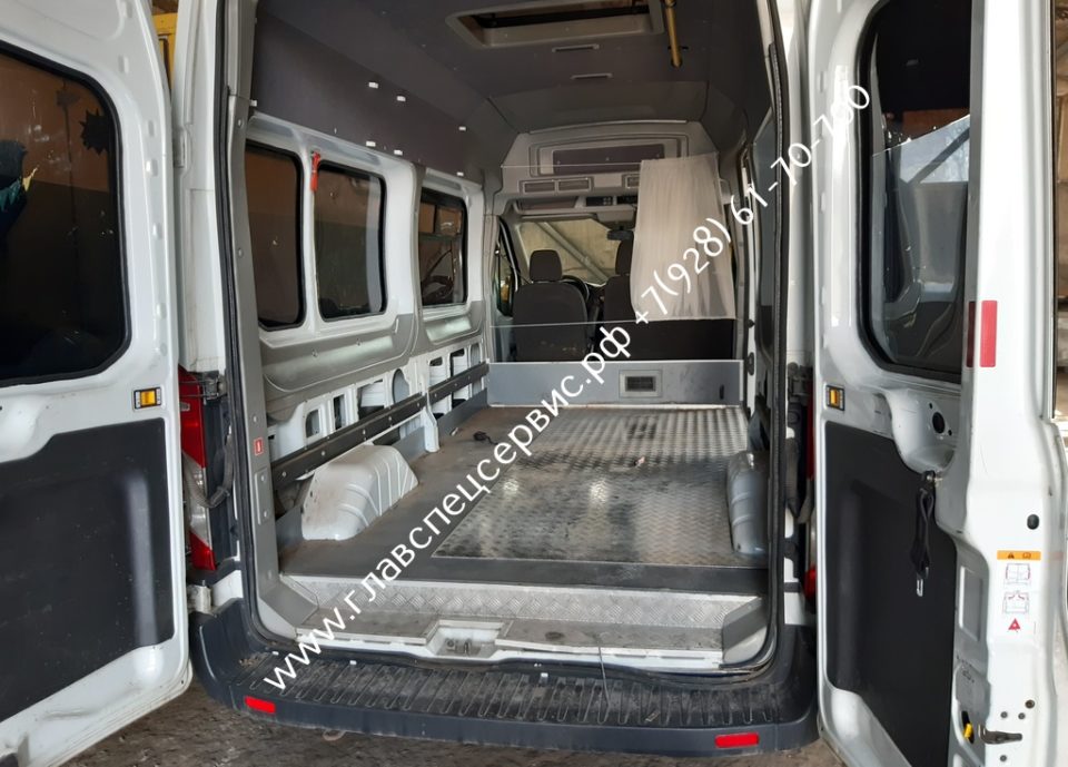 Замена штатного полового покрытия автофургона Форд Транзит на антискользящее алюминиевое рифленое покрытие для обеспечения требований МВД предъявляемых к подразделениям быстрого реагирования.