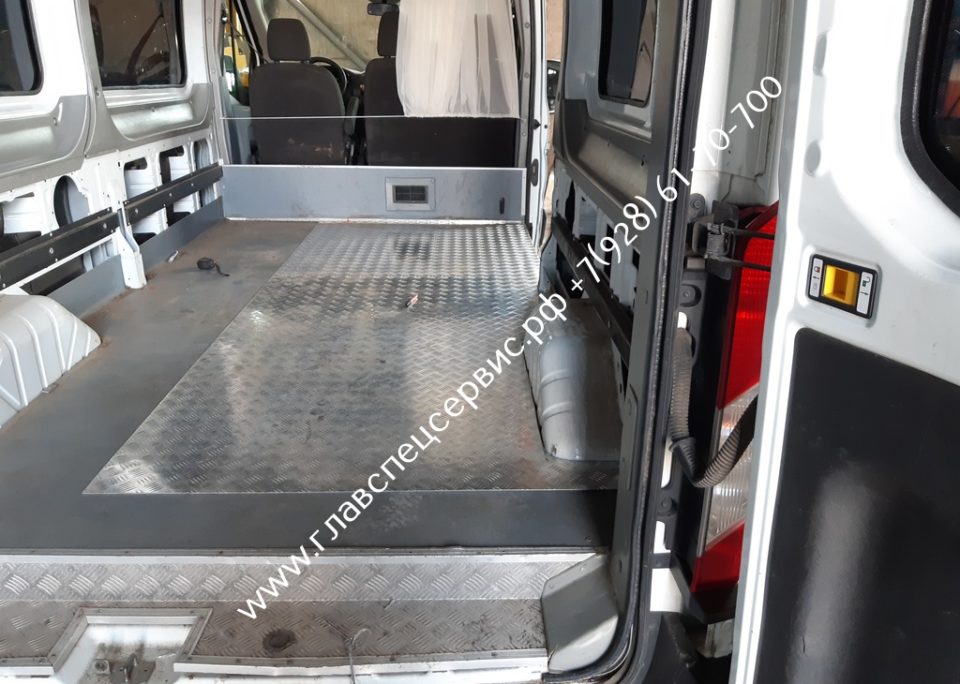 Замена штатного полового покрытия автофургона Форд Транзит на антискользящее алюминиевое рифленое покрытие для обеспечения требований МВД предъявляемых к подразделениям быстрого реагирования.